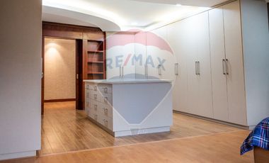 EN VENTA CASA DE LUJO VIA IMBAYA