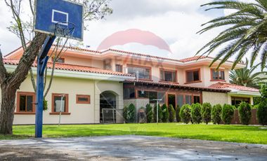 EN VENTA CASA DE LUJO VIA IMBAYA