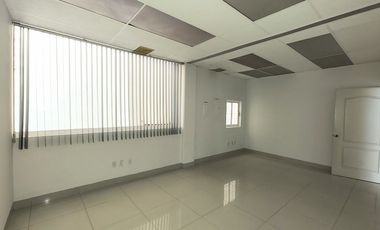 OFICINAS EN RENTA EN PLAZA SOBRE AVENIDA PRINCIPAL EN CUERNAVACA