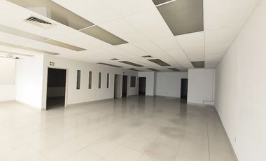 OFICINAS EN RENTA EN PLAZA SOBRE AVENIDA PRINCIPAL EN CUERNAVACA