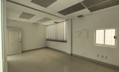 OFICINAS EN RENTA EN PLAZA SOBRE AVENIDA PRINCIPAL EN CUERNAVACA