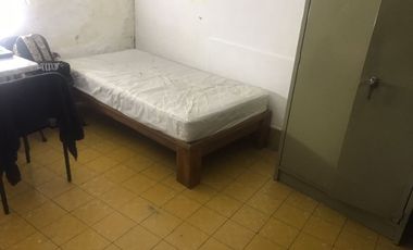 SE RENTA HABITACION EN EL CENTRO.