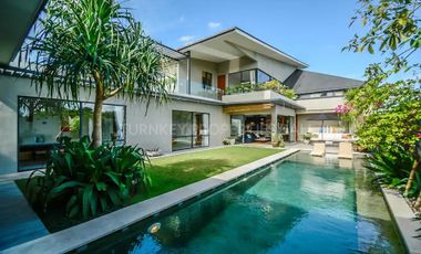 5 Bedrooms Family-Friendly Villa in The Center of Canggu