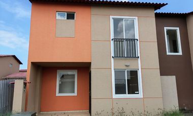 Casa de venta en la Urbanización Durán City, 3 dormitorios, por estrenar.