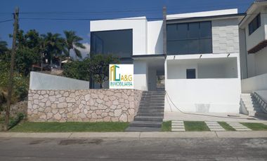 CASA EN VENTA EN EL FRACC. LOMAS DE COCOYOC