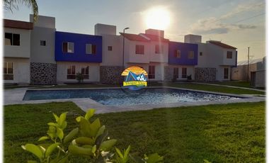 Casas con alberca excelente ubicación