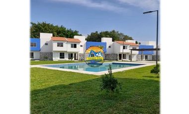 Casas con alberca excelente ubicación