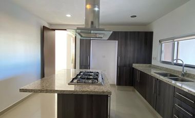 Casa en Renta en esquina Lomas de Angelópolis II, Zona Azul