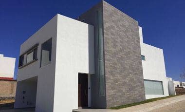 Casa en Renta en esquina Lomas de Angelópolis II, Zona Azul