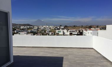 Casa en Renta en esquina Lomas de Angelópolis II, Zona Azul