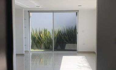 Casa en Renta en esquina Lomas de Angelópolis II, Zona Azul
