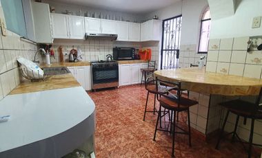 VENDO CASA CON 4 DEPARTAMENTOS -RENTA GARANTIZADA - SURCO