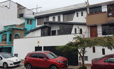VENDO CASA CON 4 DEPARTAMENTOS -RENTA GARANTIZADA - SURCO