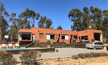 VENDE PARCELA CON CASA, CONDOMINIO BOSQUEMAR DE TUNQUEN, ALGARROBO, 4 DORMITORIOS, 5 BAÑOS, PISCINA, TERRAZA Y QUINCHO, FRENTE A SANTUARIO DE LA NATUR