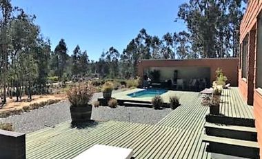 VENDE PARCELA CON CASA, CONDOMINIO BOSQUEMAR DE TUNQUEN, ALGARROBO, 4 DORMITORIOS, 5 BAÑOS, PISCINA, TERRAZA Y QUINCHO, FRENTE A SANTUARIO DE LA NATUR