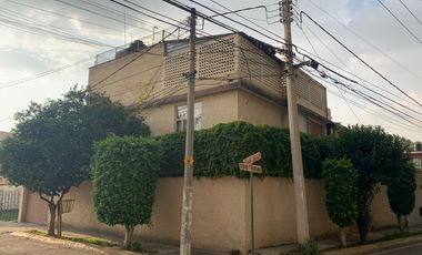 CONFORTBALE CASA EN ZONA RESIDENCIAL