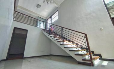 FOR RENT Semi furnished 4BR House in White Plains, Quezon City - OBRH541