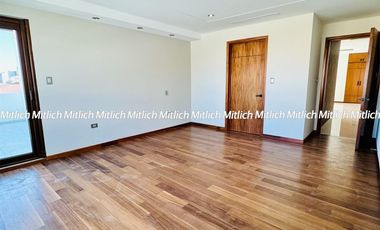Residencia en Venta con Recamara en Planta Baja y Alberca Canteras $19,200,000