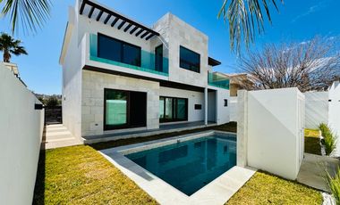 Residencia en Venta con Recamara en Planta Baja y Alberca Canteras $19,200,000
