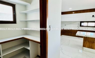 Residencia en Venta con Recamara en Planta Baja y Alberca Canteras $19,200,000