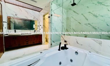 Residencia en Venta con Recamara en Planta Baja y Alberca Canteras $19,200,000
