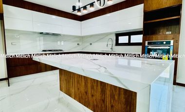 Residencia en Venta con Recamara en Planta Baja y Alberca Canteras $19,200,000