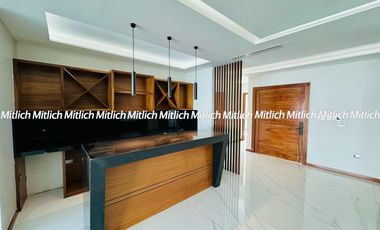 Residencia en Venta con Recamara en Planta Baja y Alberca Canteras $19,200,000