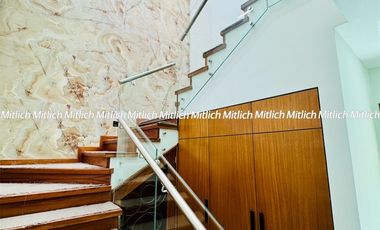 Residencia en Venta con Recamara en Planta Baja y Alberca Canteras $19,200,000