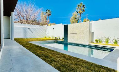 Residencia en Venta con Recamara en Planta Baja y Alberca Canteras $19,200,000