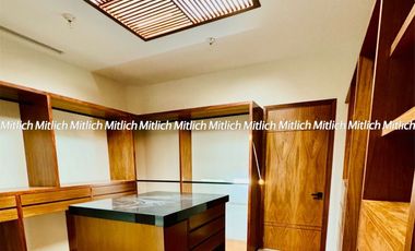 Residencia en Venta con Recamara en Planta Baja y Alberca Canteras $19,200,000