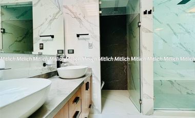 Residencia en Venta con Recamara en Planta Baja y Alberca Canteras $19,200,000