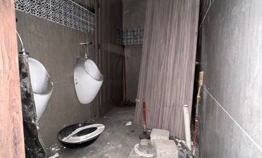 En venta local comercial en Urdesa central. (JP)