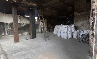 En venta local comercial en Urdesa central. (JP)