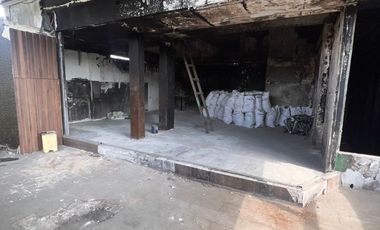 En venta local comercial en Urdesa central. (JP)