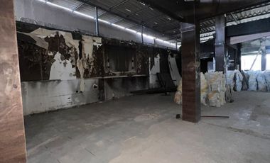 En venta local comercial en Urdesa central. (JP)