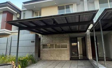 Disewakan Rumah 2 Lantai Semi Furnish Siap Huni di Graha Natura, Surabaya Barat