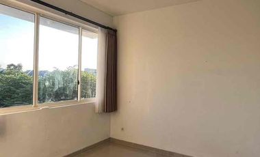 Disewakan Rumah 2 Lantai Semi Furnish Siap Huni di Graha Natura, Surabaya Barat