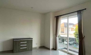 Disewakan Rumah 2 Lantai Semi Furnish Siap Huni di Graha Natura, Surabaya Barat
