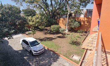 ESPECTACULAR RESIDENCIA CON  AMPLIO TERRENO EN EL CORAZÓN DE CUERNAVACA