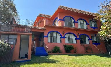 ESPECTACULAR RESIDENCIA CON  AMPLIO TERRENO EN EL CORAZÓN DE CUERNAVACA