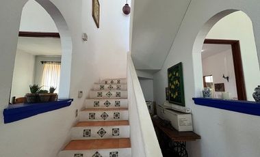 ESPECTACULAR RESIDENCIA CON  AMPLIO TERRENO EN EL CORAZÓN DE CUERNAVACA
