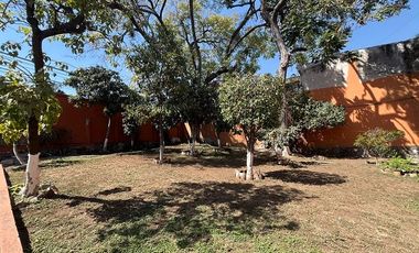 ESPECTACULAR RESIDENCIA CON  AMPLIO TERRENO EN EL CORAZÓN DE CUERNAVACA