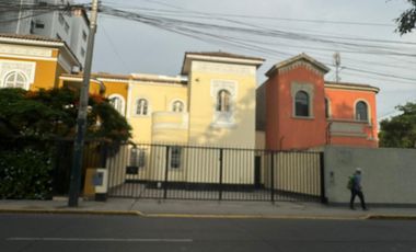 Alquiler De Amplia Casa En San Isidro En Plena Av. Arequipa