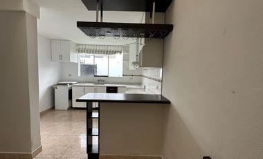LINDA CASA CON PATIO Y JARDÍN EN CONDOMINIO