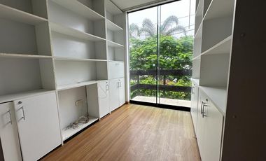 LINDA CASA CON PATIO Y JARDÍN EN CONDOMINIO