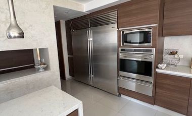 Casa en Lomas de Tecamachalco, Naucalpan, Estado de México