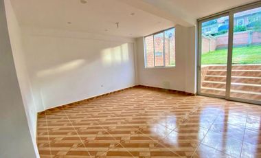 VENTA DE CASA DE ESTRENO, LA ESPERANZA HUANUCO
