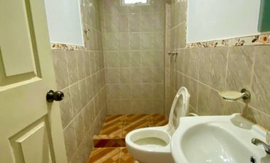 VENTA DE CASA DE ESTRENO, LA ESPERANZA HUANUCO