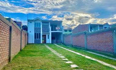 VENTA DE CASA DE ESTRENO, LA ESPERANZA HUANUCO