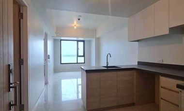 Condo for rent in Cebu City, Mandani bay 1-br, high floor, Tower 1